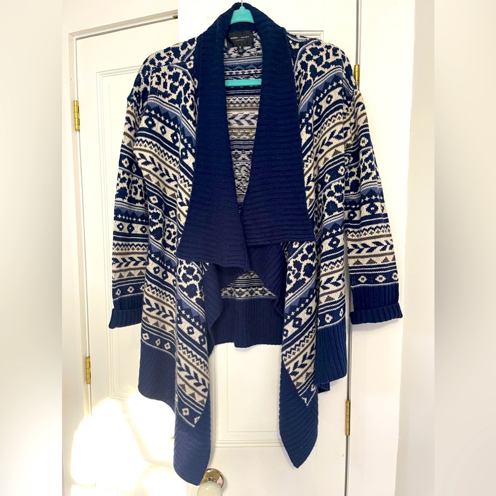 Romeo & Juliet Couture. Open Cardigan. Size Small